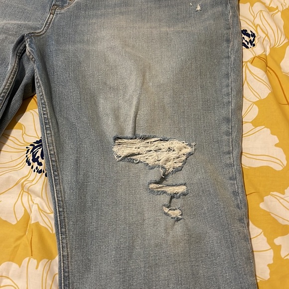 Abercrombie & Fitch The Mom Jeans - Picture 2 of 7